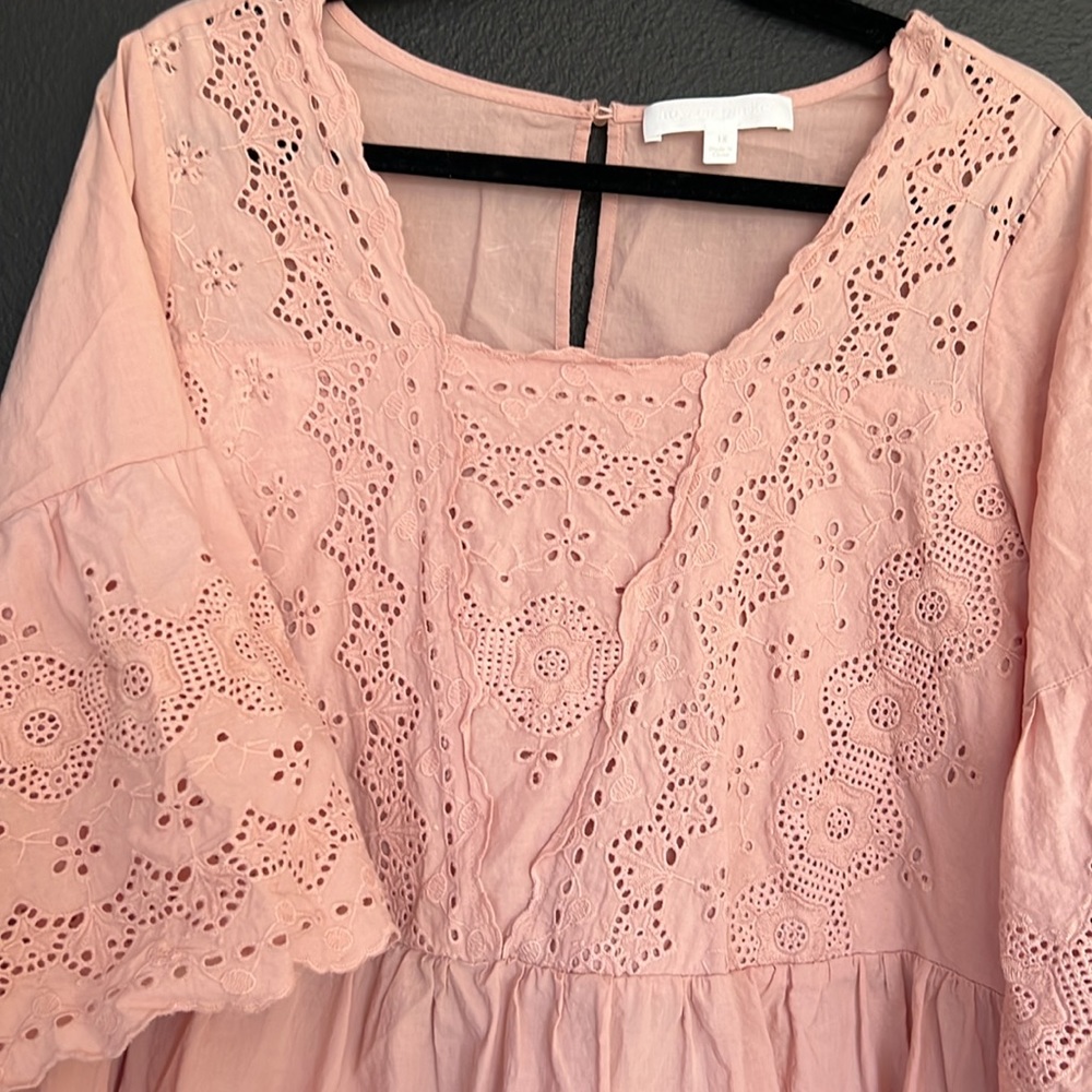 Adyson Parker pink eyelet blouse with bell sleeves size 1X Keyhole back - Picture 4 of 6